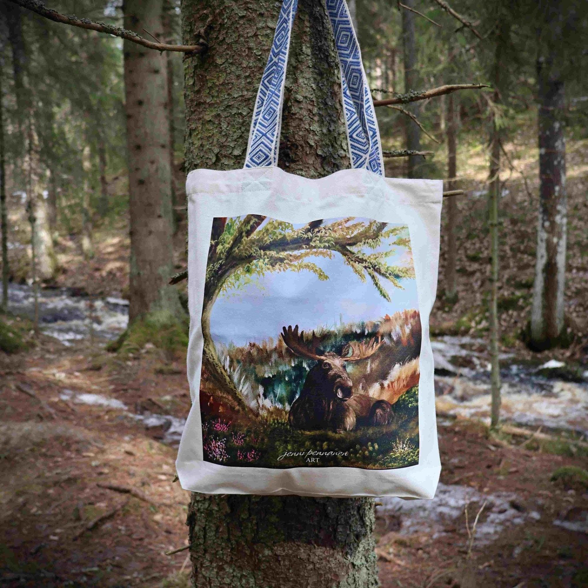 Premium Plus-Ekologinen puuvillakassi "Hirven päivät" -taidepainatuksella - Jenni Pennanen Art