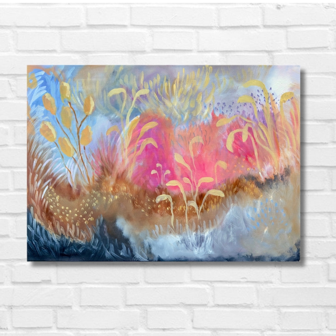 Joyous field -maalaus 60 x 50 cm olohuoneen seinällä, abstrakti niittyaihe, Jenni Pennanen Art